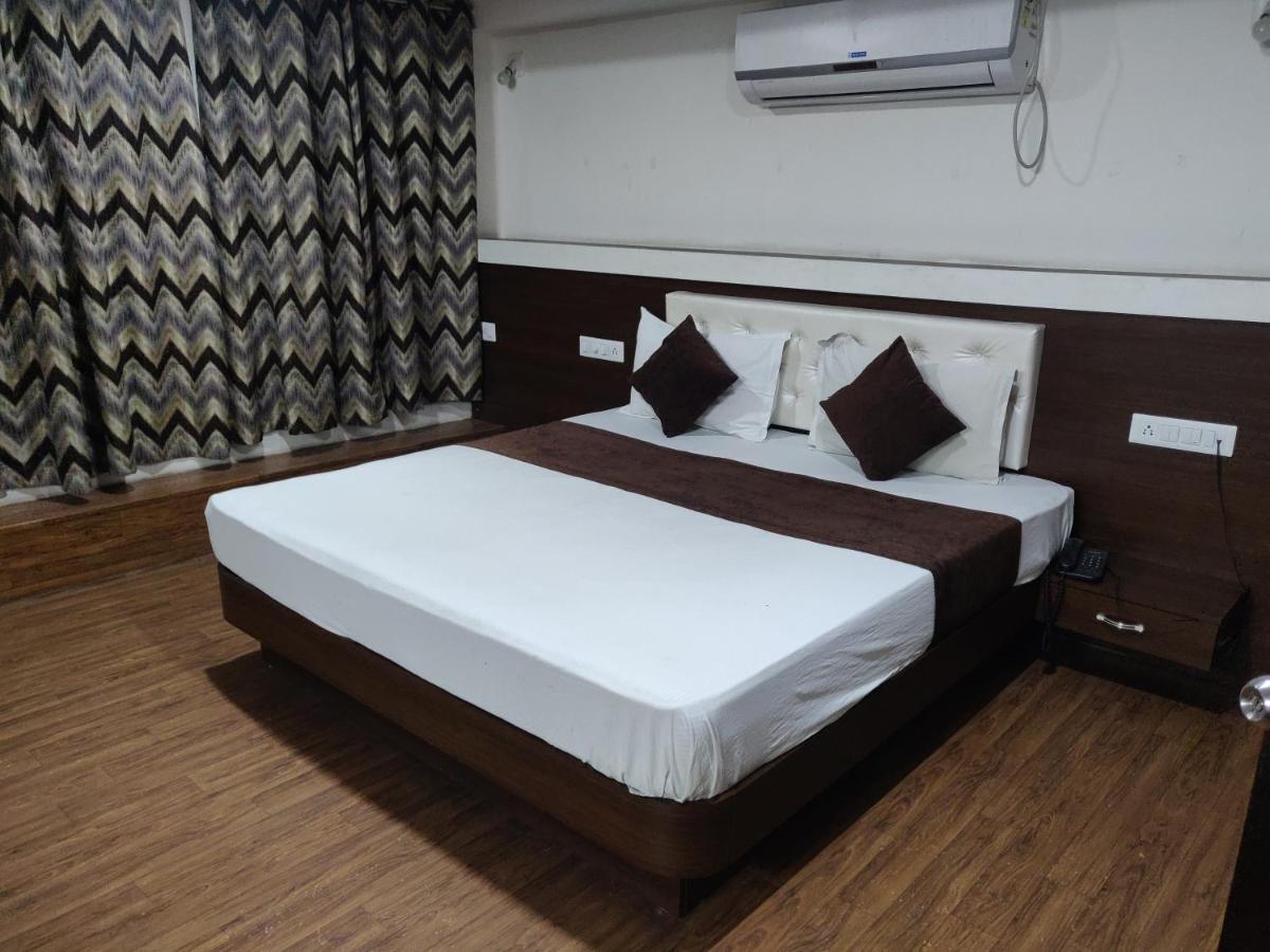Hotel Vaidehi อุเดเปอร์ ภายนอก รูปภาพ